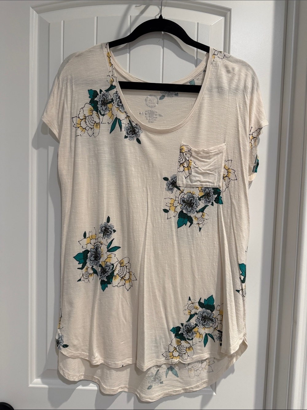 Floral Scoop Neck Pocket Tee — Cream
